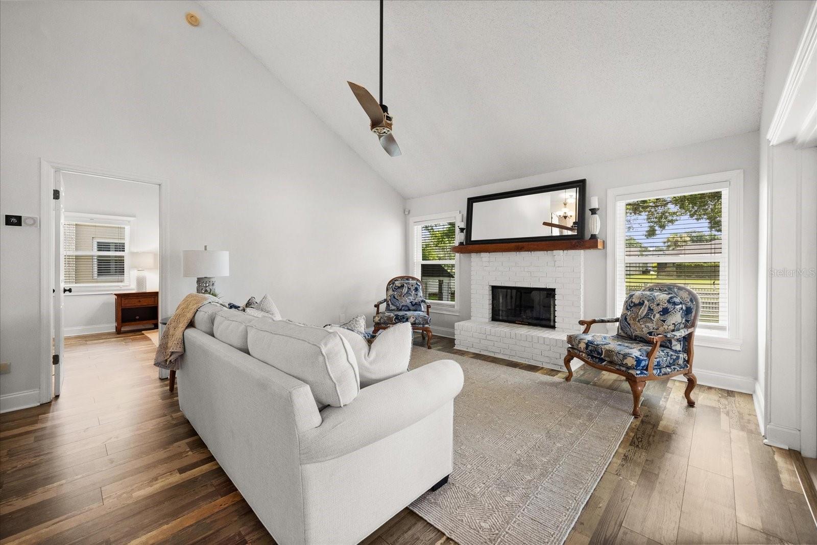 Image 11 of 36 For 1819 Shadyhill Terrace