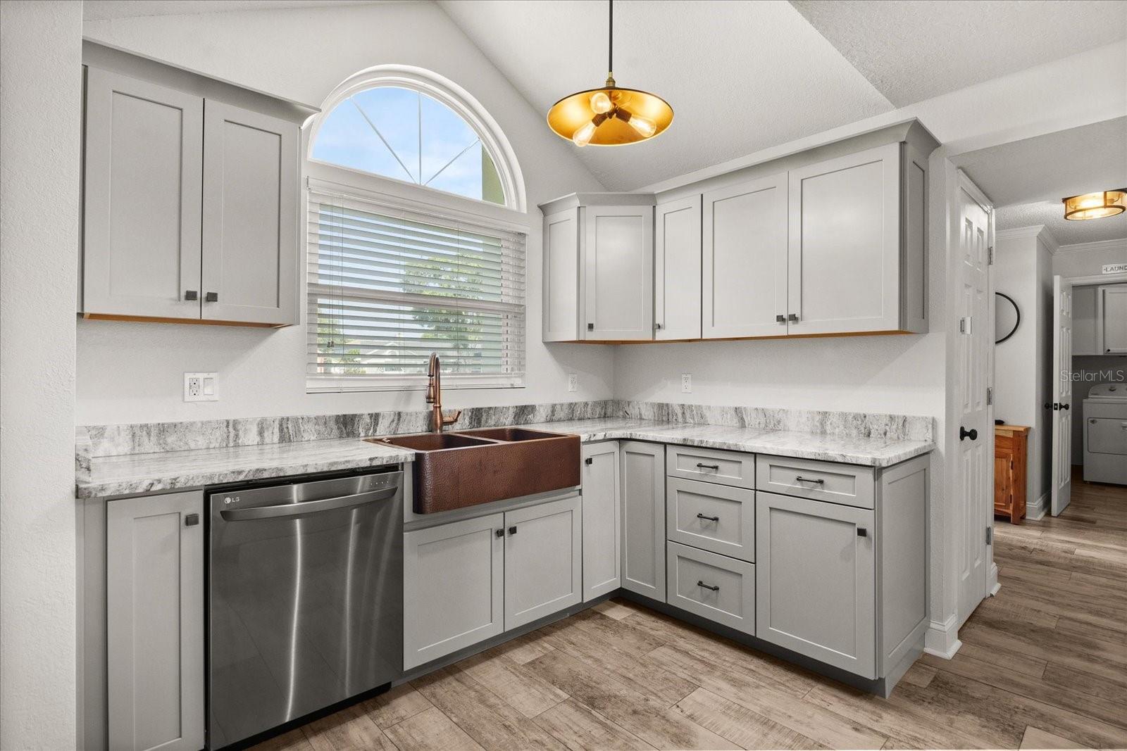 Image 14 of 36 For 1819 Shadyhill Terrace