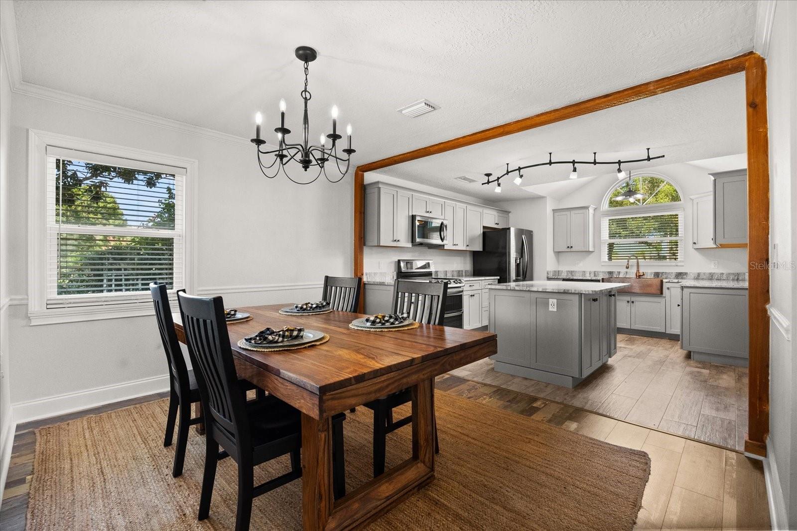 Image 15 of 36 For 1819 Shadyhill Terrace