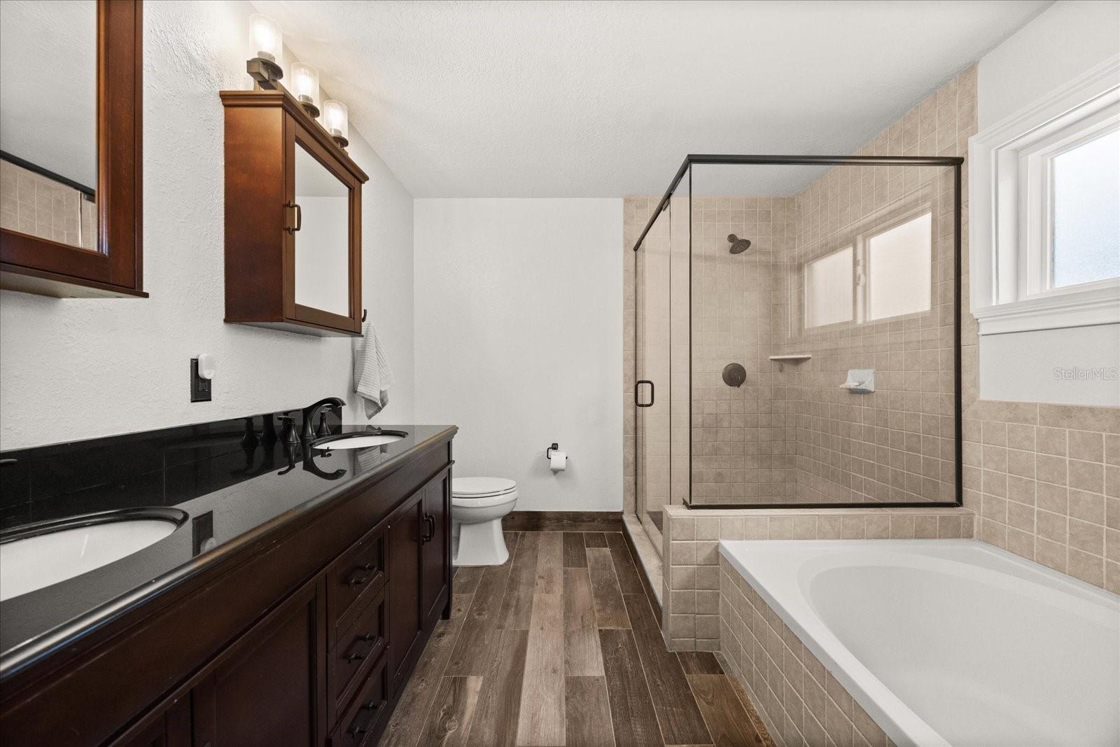 Image 21 of 36 For 1819 Shadyhill Terrace
