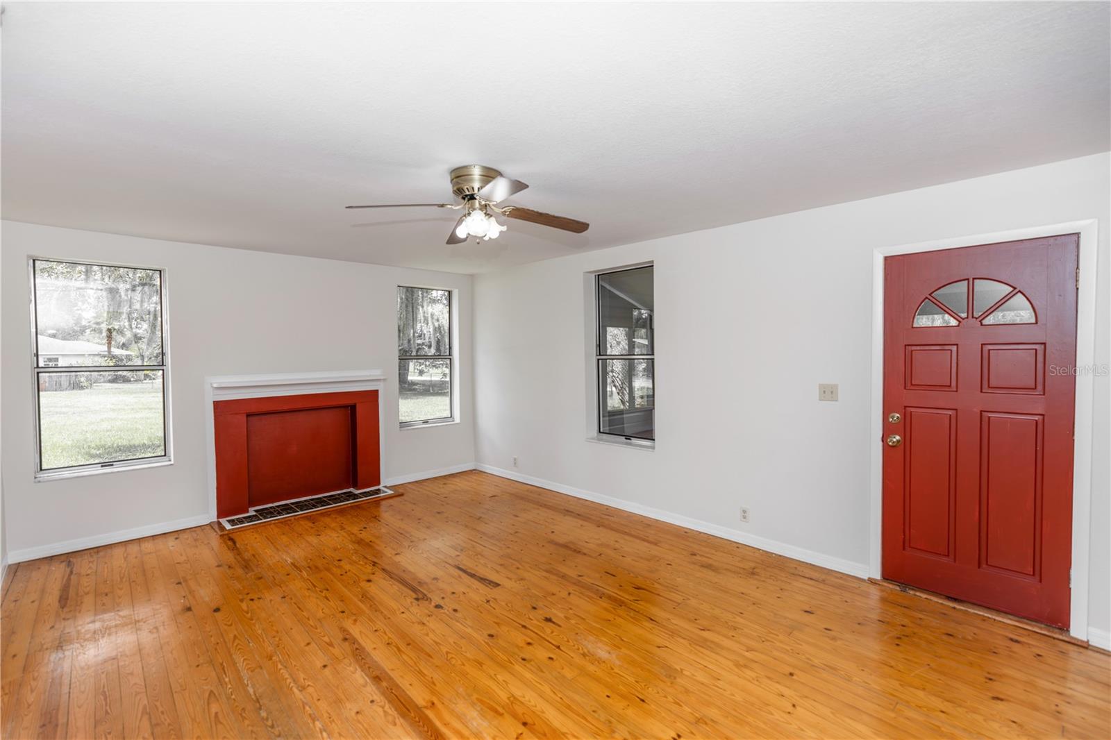 Image 6 of 28 For 19402 5th Street