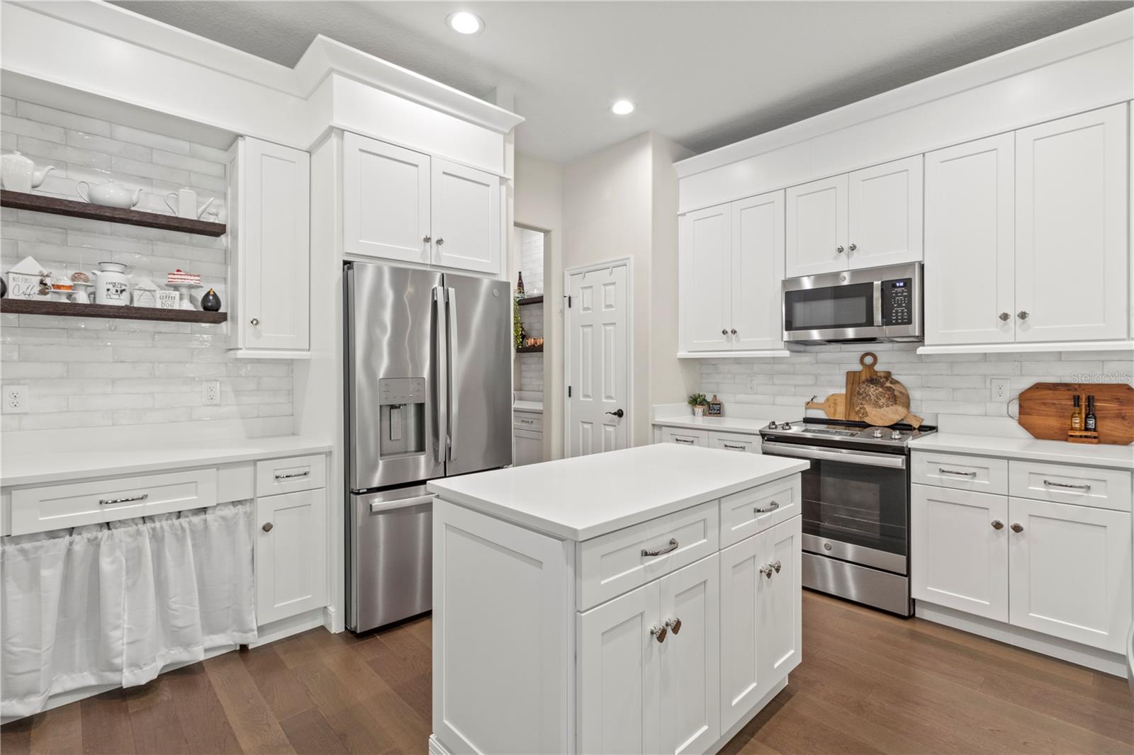 Image 17 of 36 For 11208 Ledgement Lane