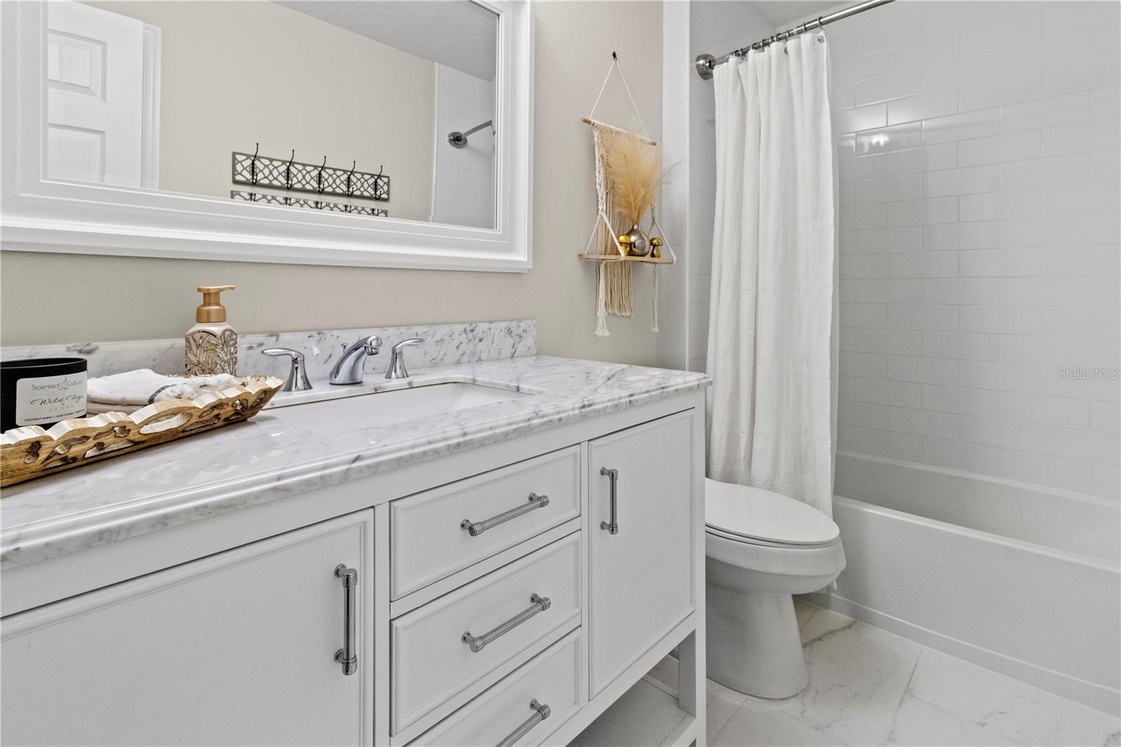 Image 24 of 36 For 11208 Ledgement Lane