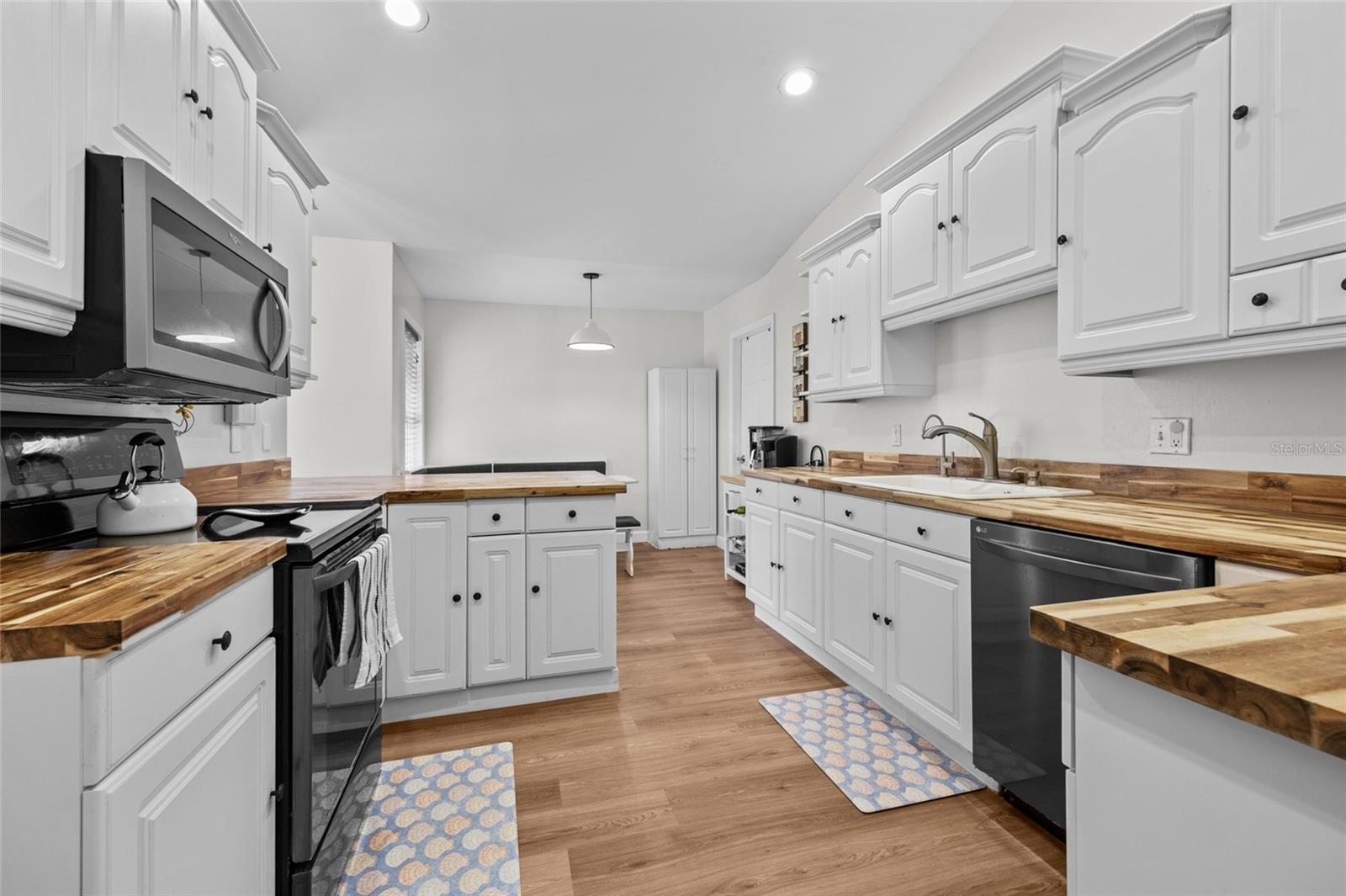 Image 3 of 32 For 12404 31st Avenue