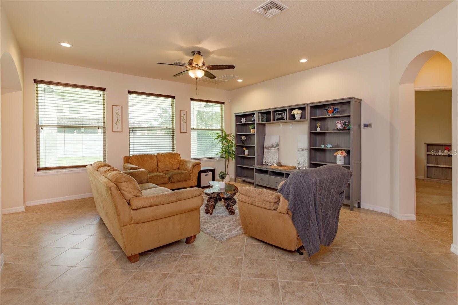 Image 10 of 41 For 1521 Lake Parkway Drive