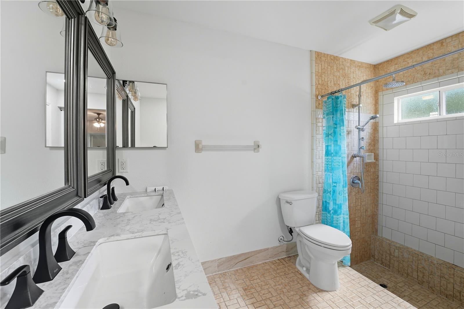 Image 12 of 14 For 416 Haverlake Circle