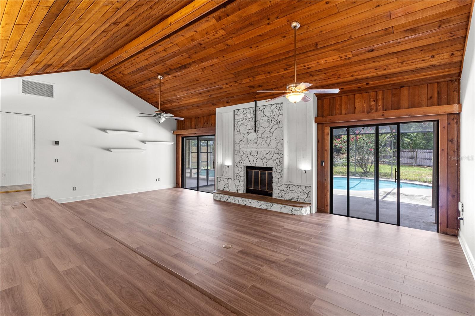 Image 4 of 14 For 416 Haverlake Circle