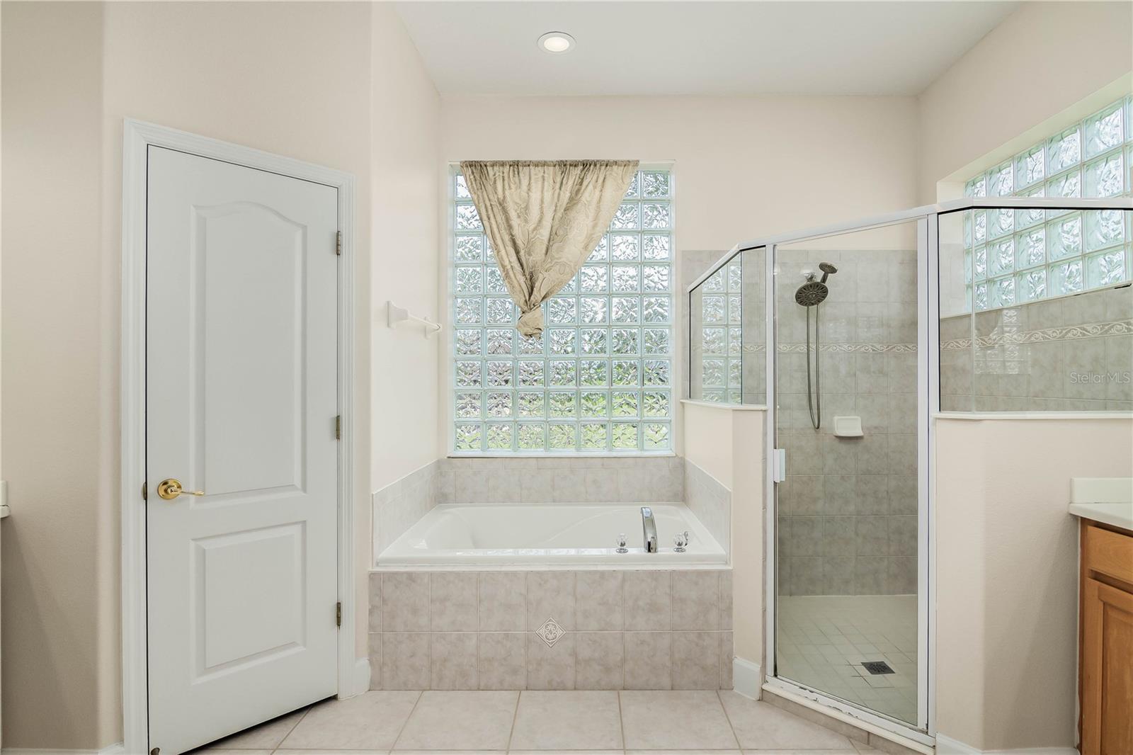 Listing photo id 19 for 3620 Chardonnay Drive