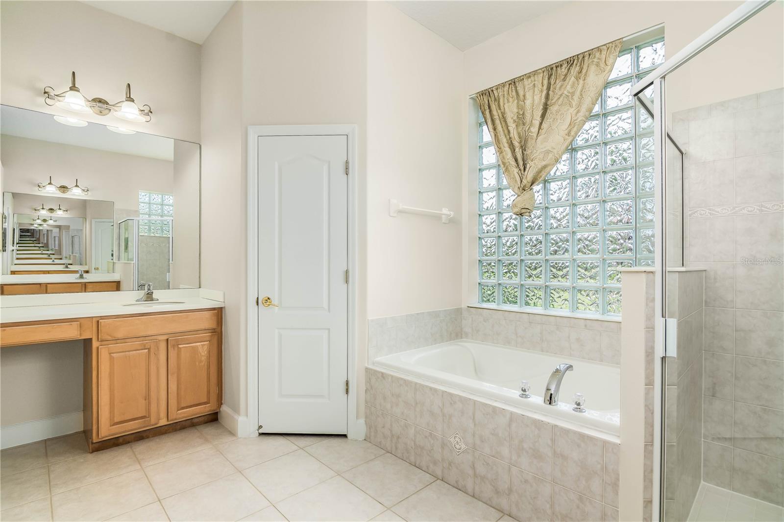 Listing photo id 20 for 3620 Chardonnay Drive