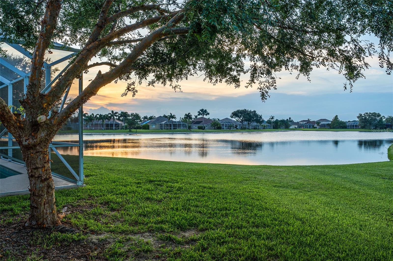 Listing photo id 37 for 3620 Chardonnay Drive