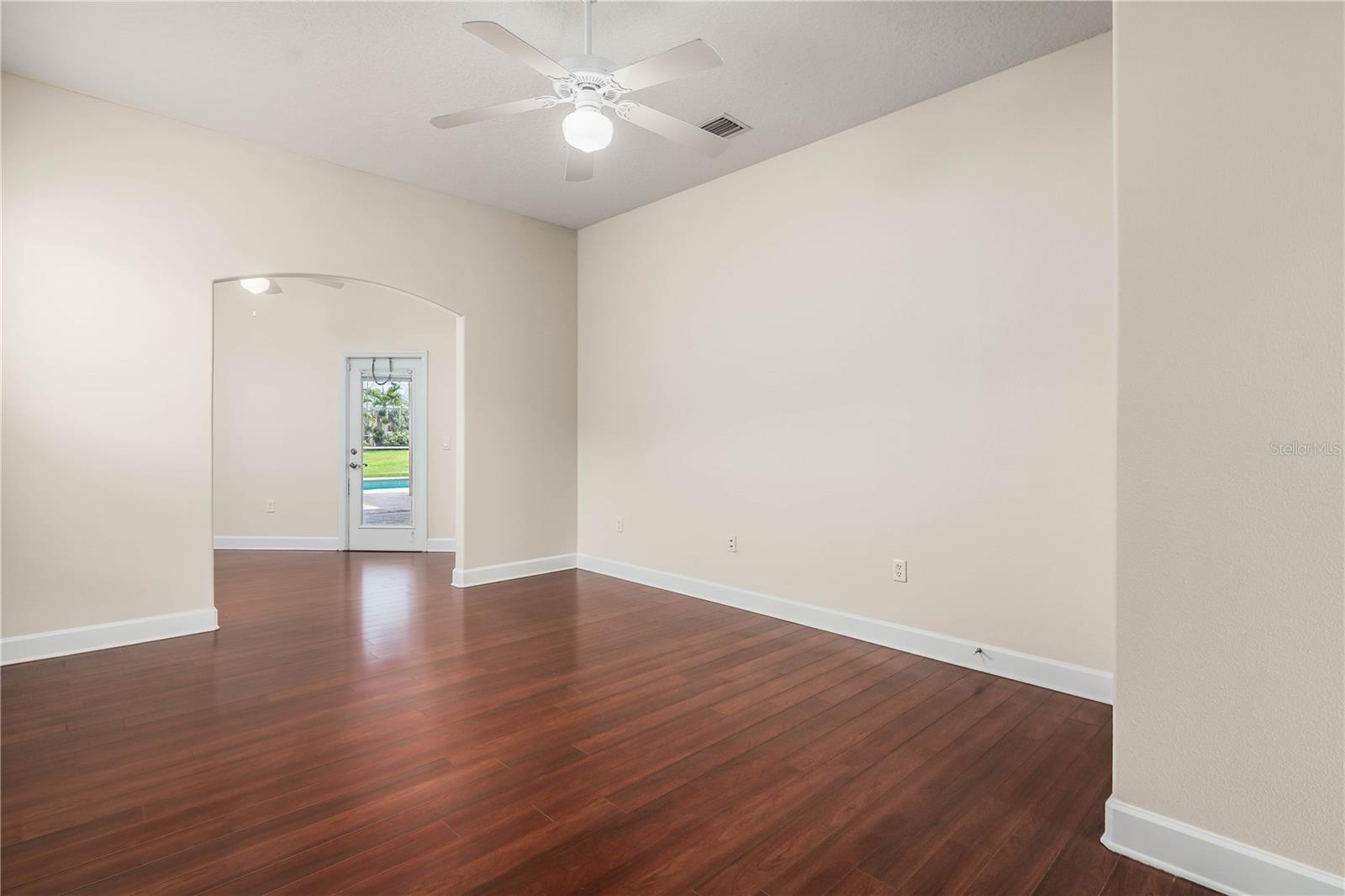 Listing photo id 61 for 3620 Chardonnay Drive