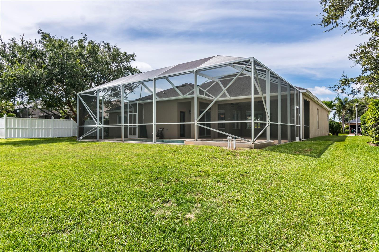 Listing photo id 79 for 3620 Chardonnay Drive
