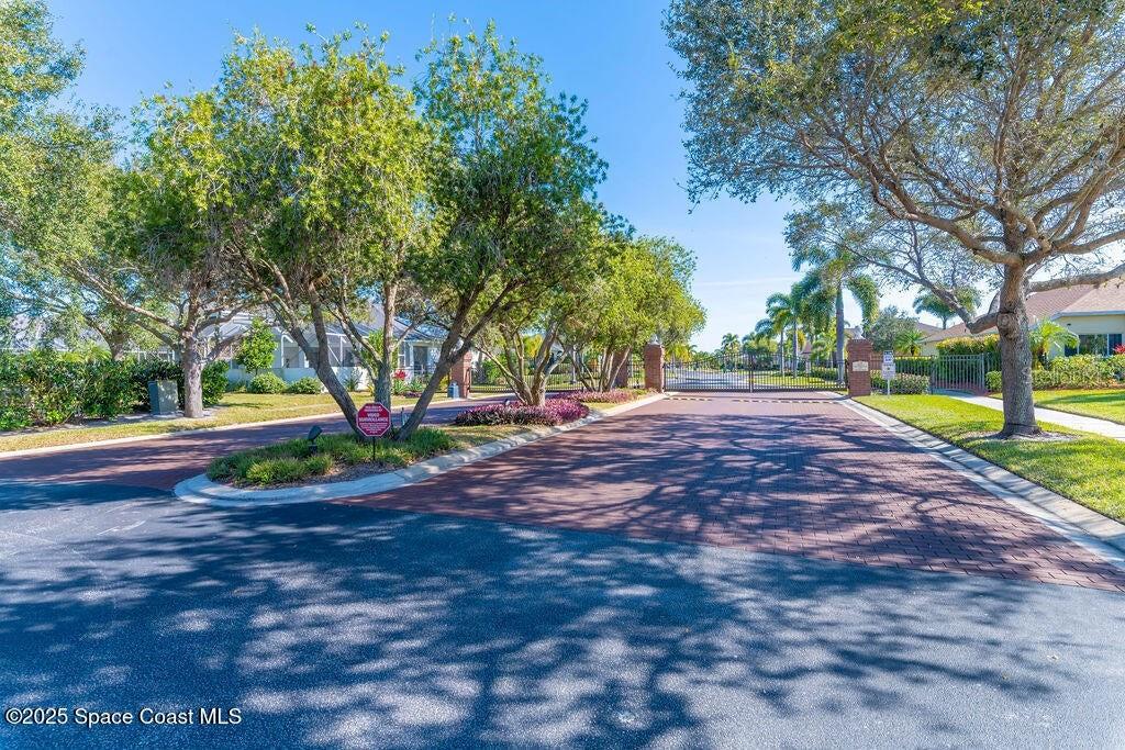 Listing photo id 83 for 3620 Chardonnay Drive