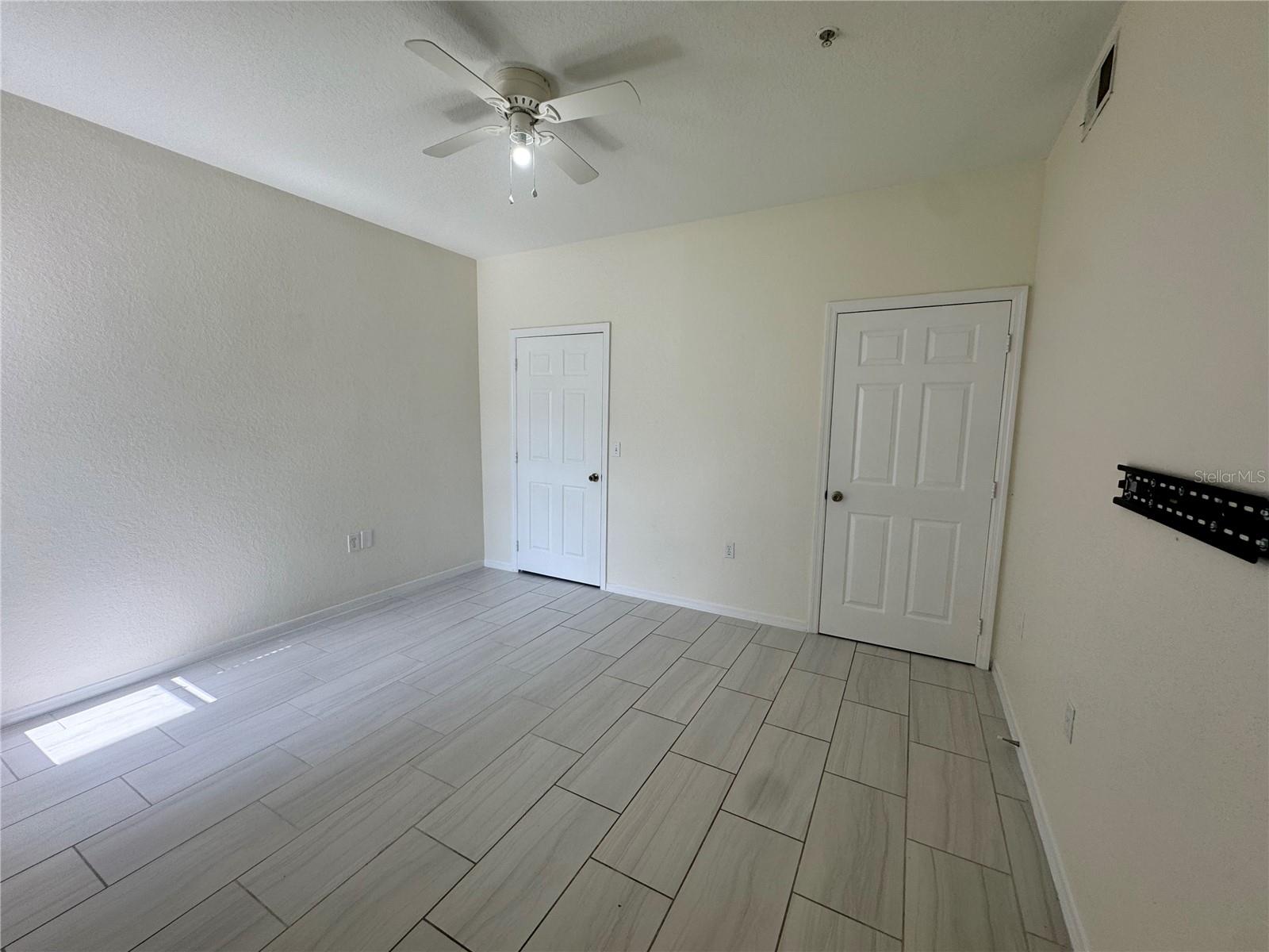 Image 9 of 21 For 5156 City Street 118