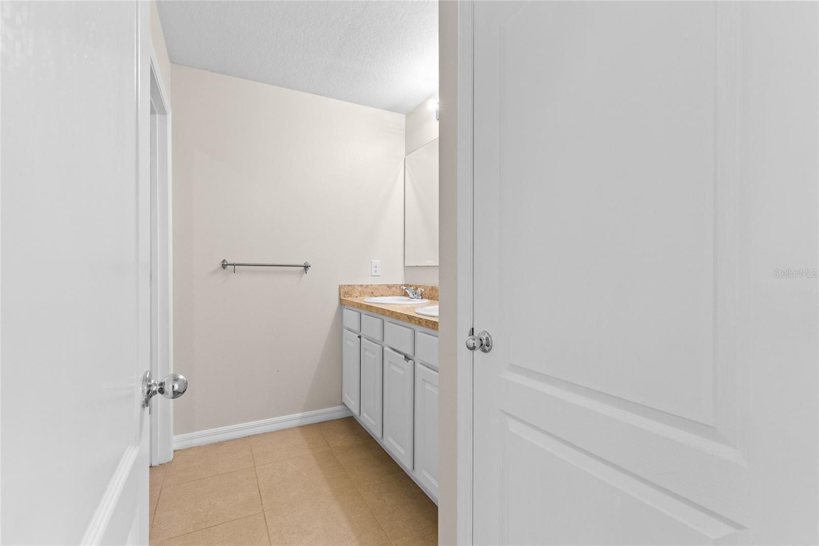 Image 33 of 45 For 6060 Forest Ridge Lane