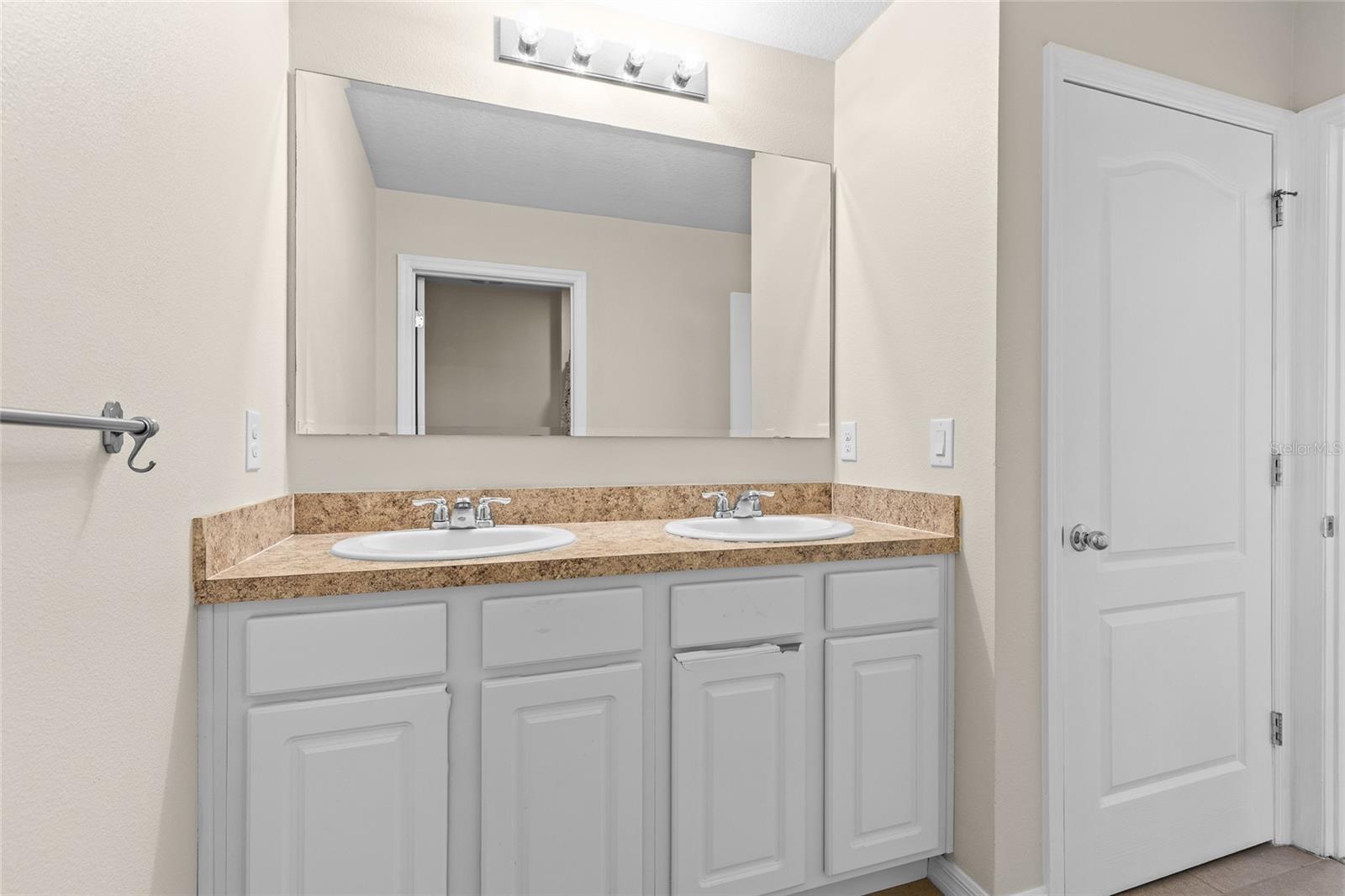 Image 34 of 45 For 6060 Forest Ridge Lane