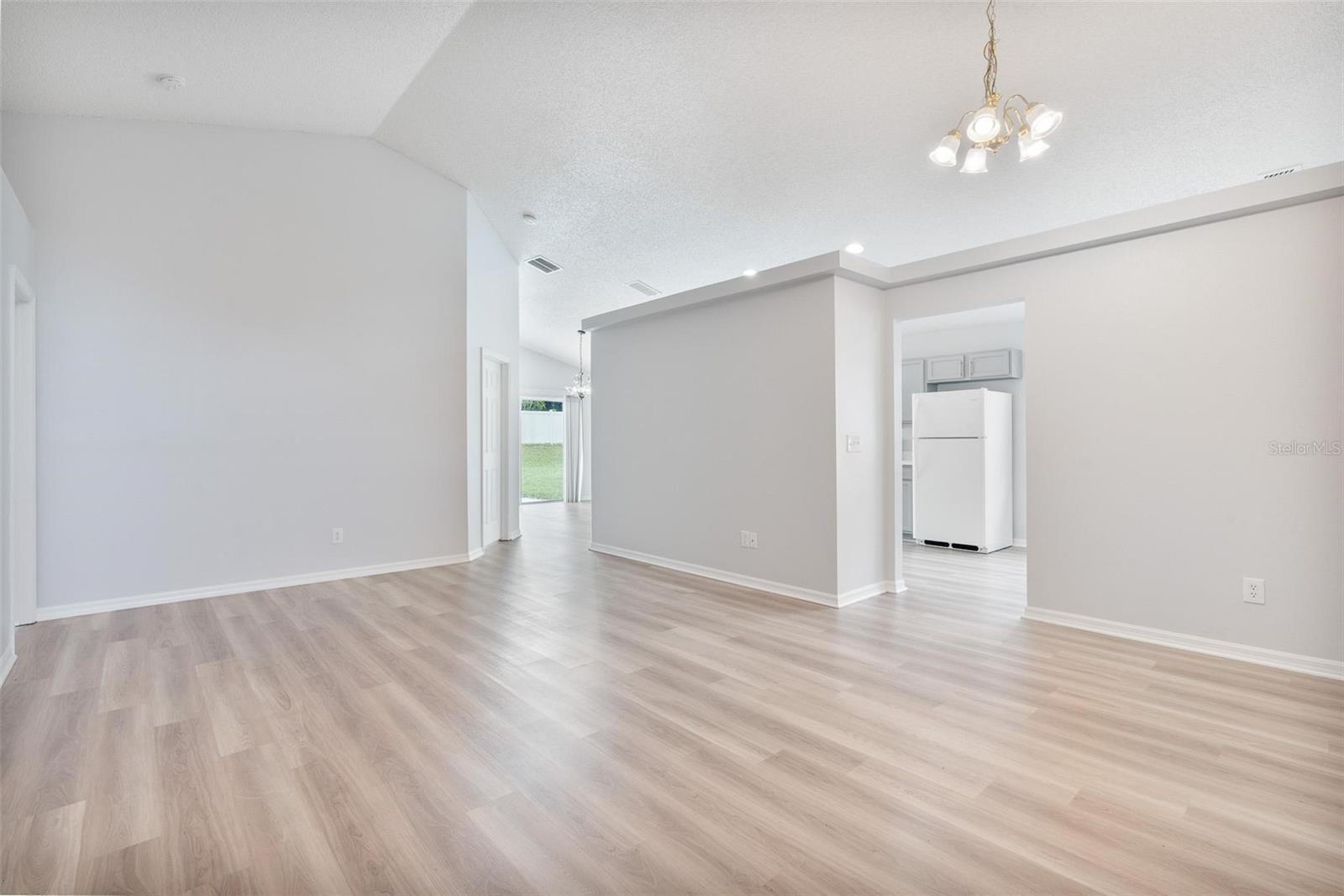 Image 4 of 34 For 313 Cheshire Way