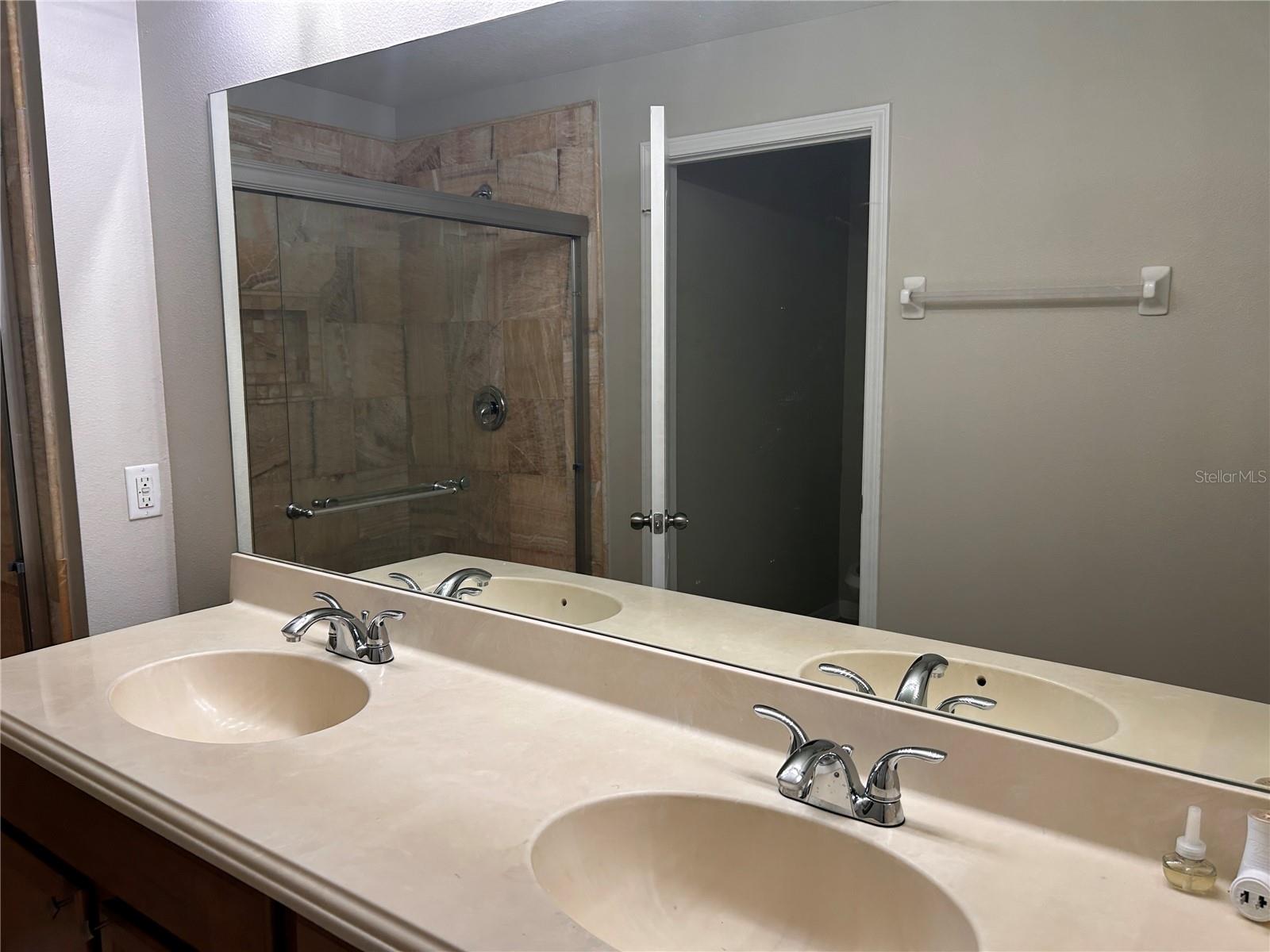 Image 14 of 34 For 8111 Alamosa Wood Avenue