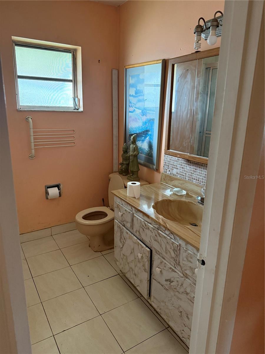 Image 11 of 19 For 5300 Washington Street 340p