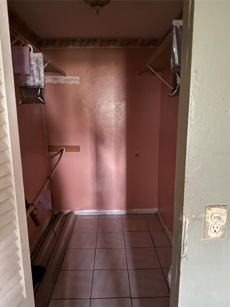 Image 14 of 19 For 5300 Washington Street 340p
