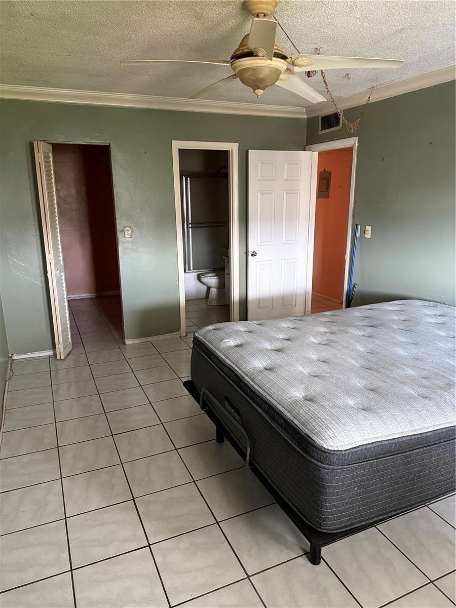 Image 17 of 19 For 5300 Washington Street 340p