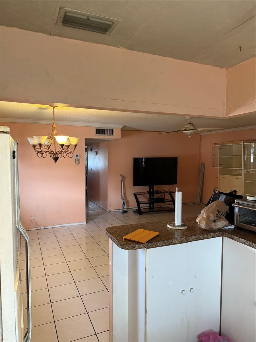 Image 5 of 19 For 5300 Washington Street 340p