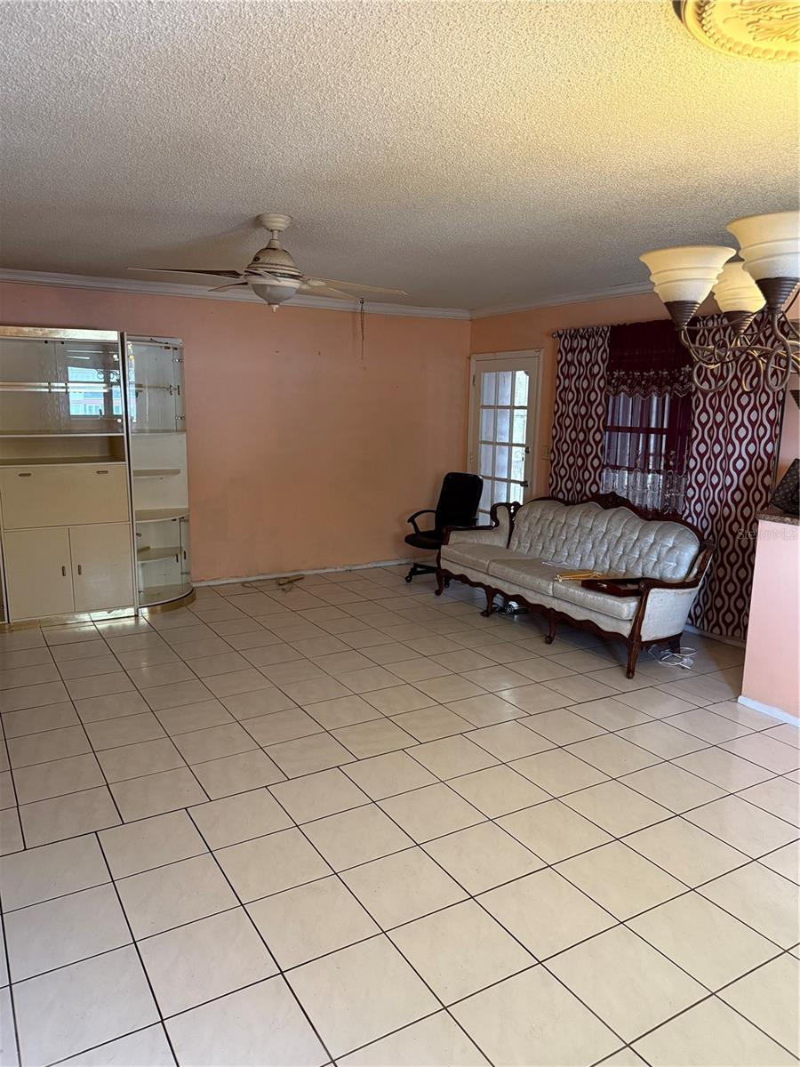 Image 6 of 19 For 5300 Washington Street 340p