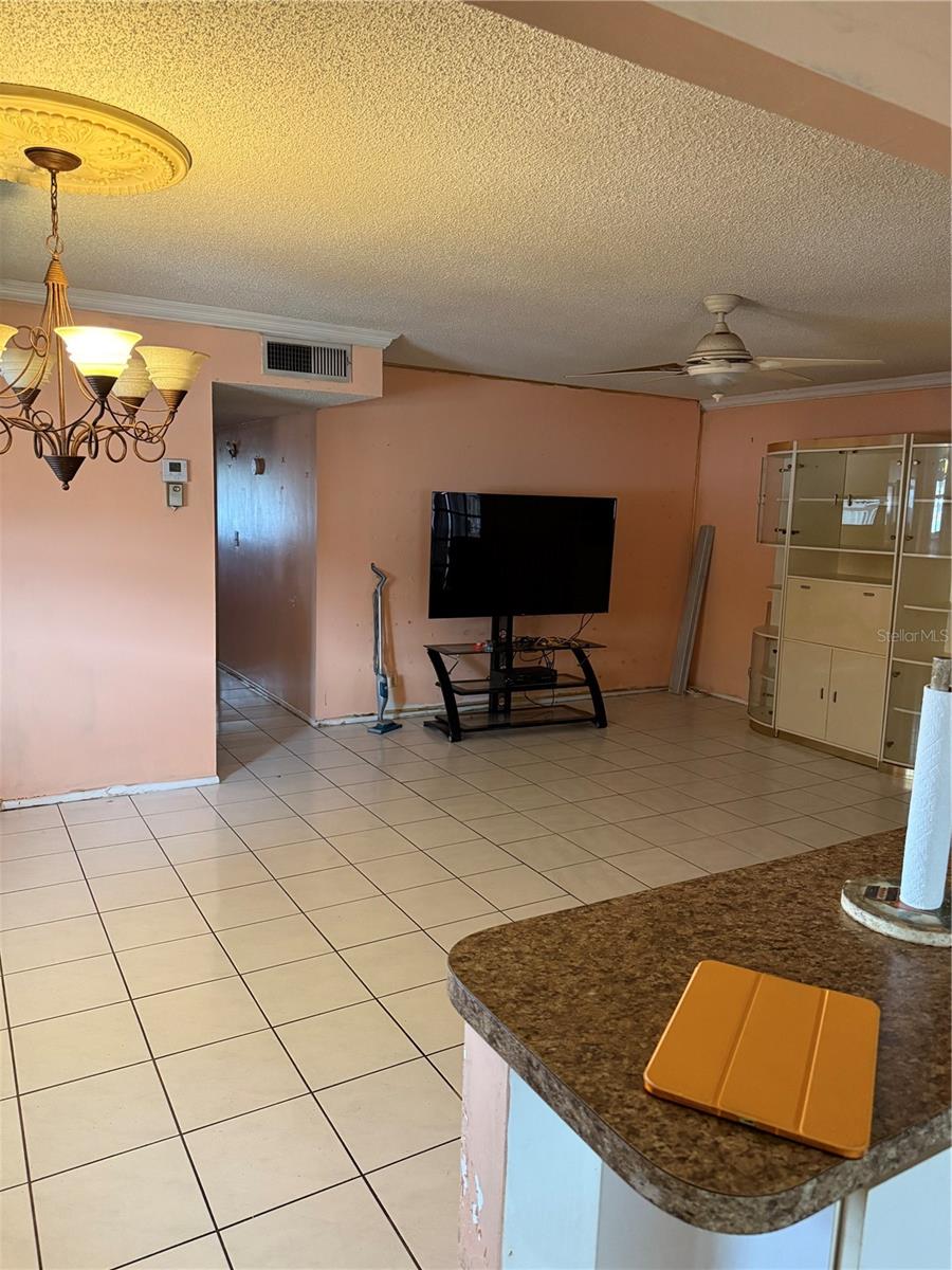 Image 8 of 19 For 5300 Washington Street 340p