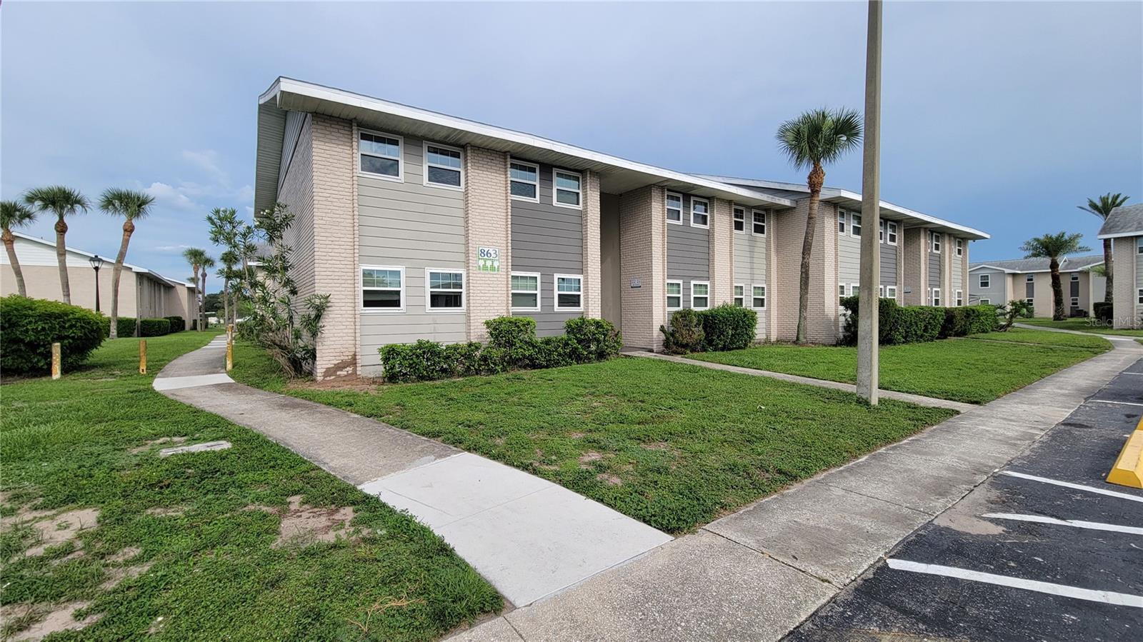 Image 14 of 22 For 863 Sky Lake Circle A