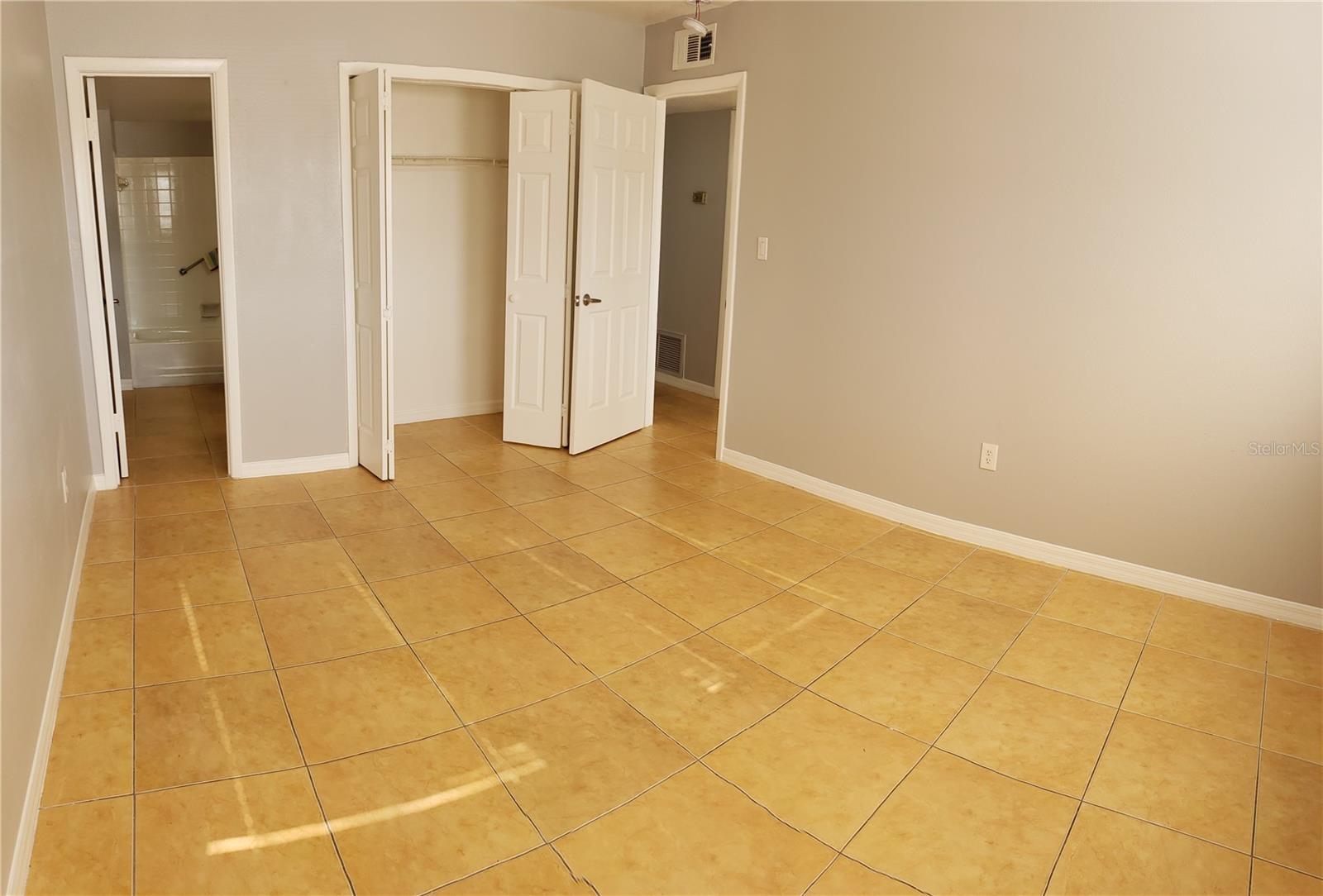 Image 8 of 22 For 863 Sky Lake Circle A