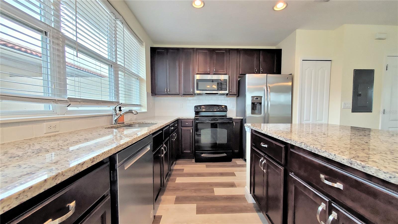 Image 5 of 41 For 3118 Camino Real Drive N