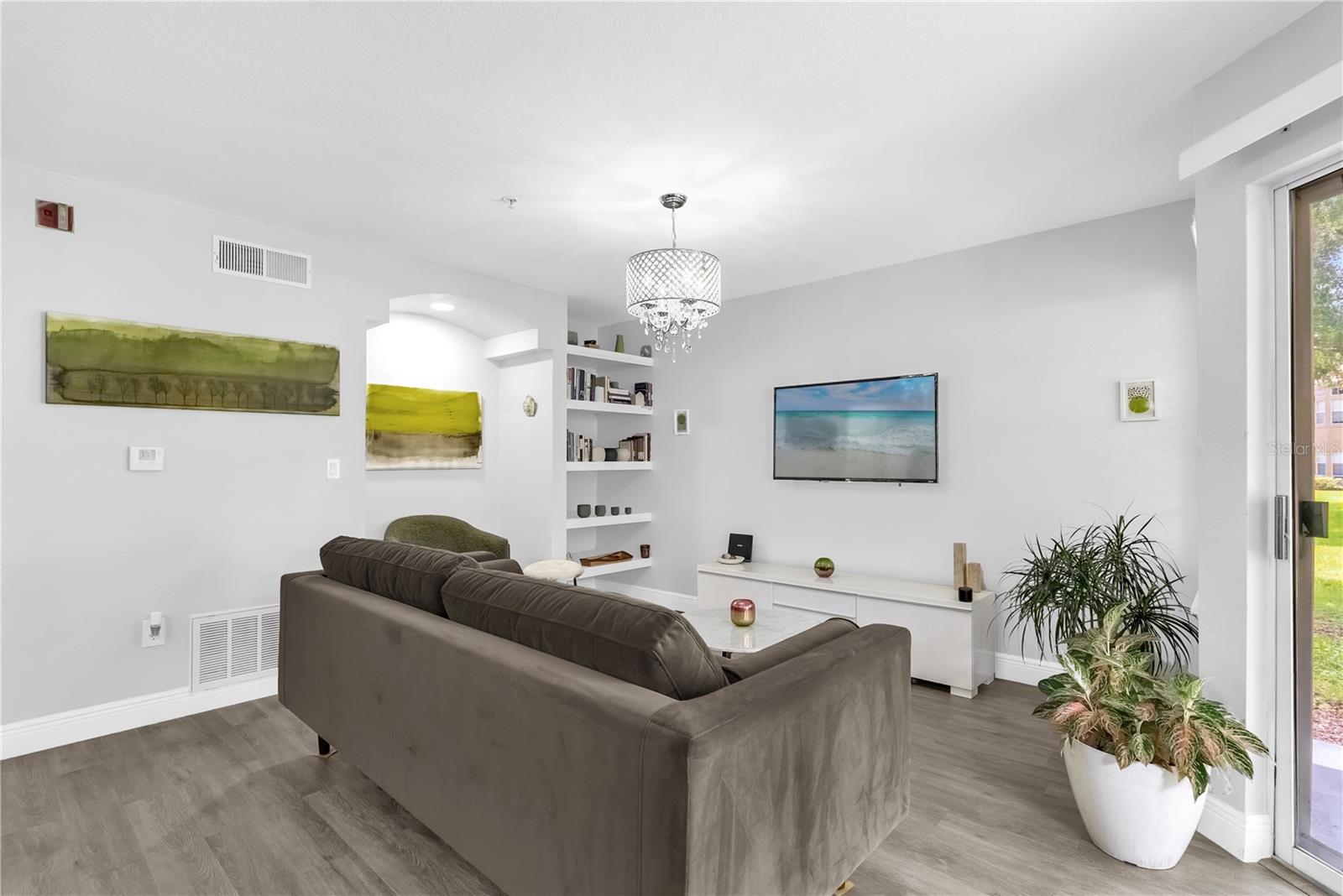 Image 6 of 26 For 7350 Westpointe Boulevard 215