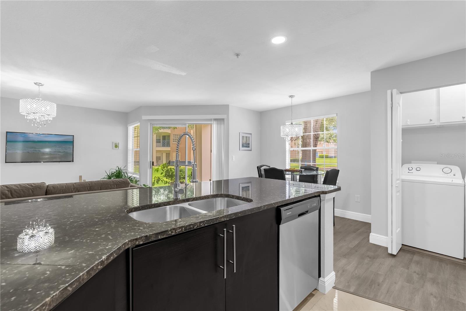 Image 9 of 26 For 7350 Westpointe Boulevard 215