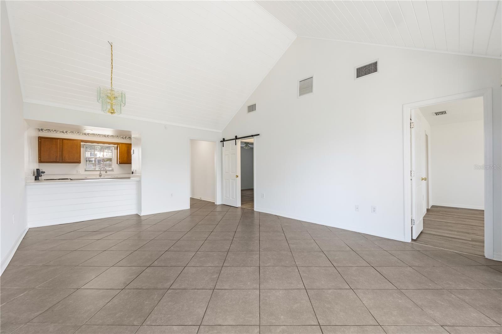 Image 18 of 28 For 1134 Villa Lane 95