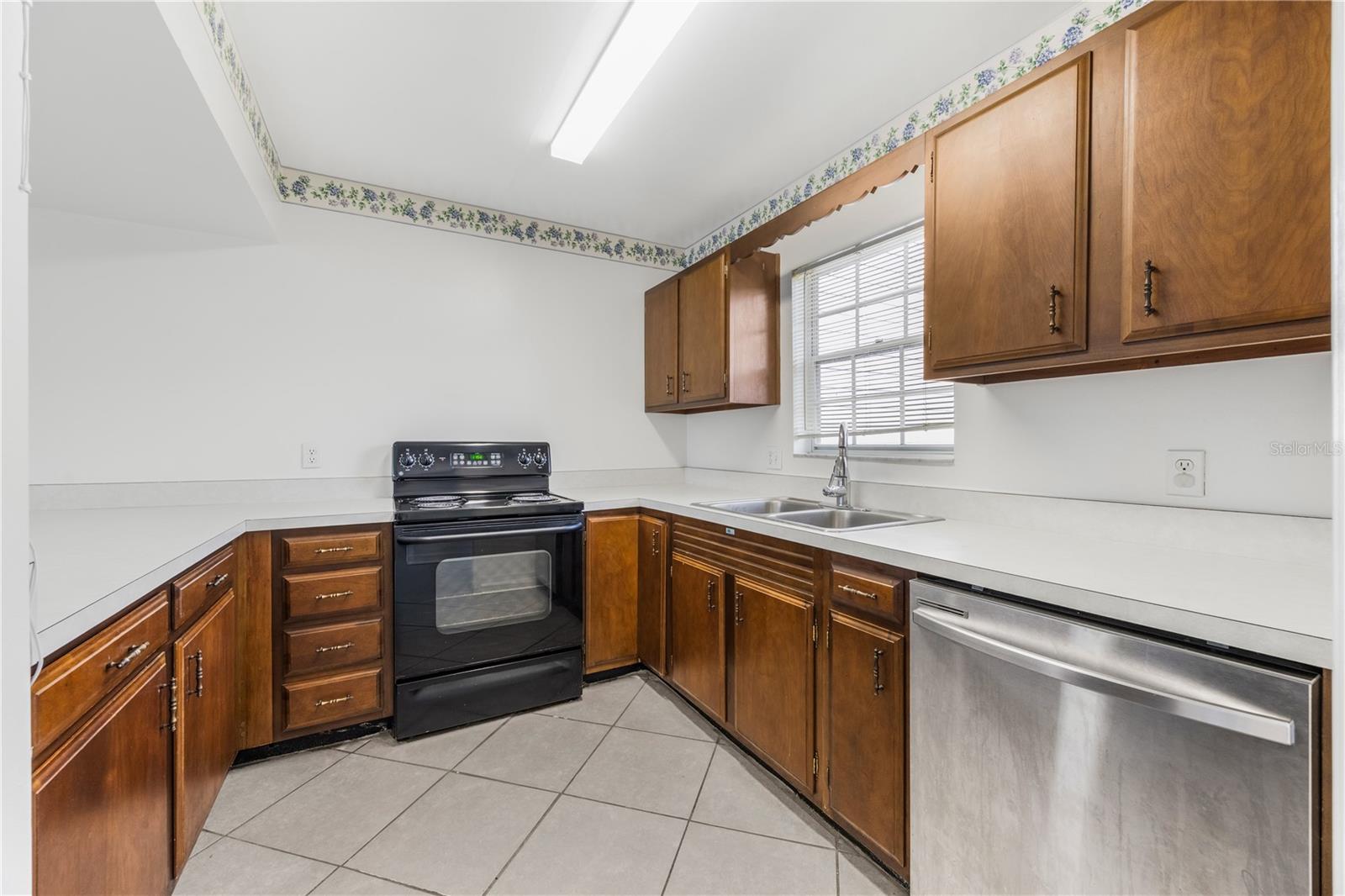 Image 6 of 28 For 1134 Villa Lane 95