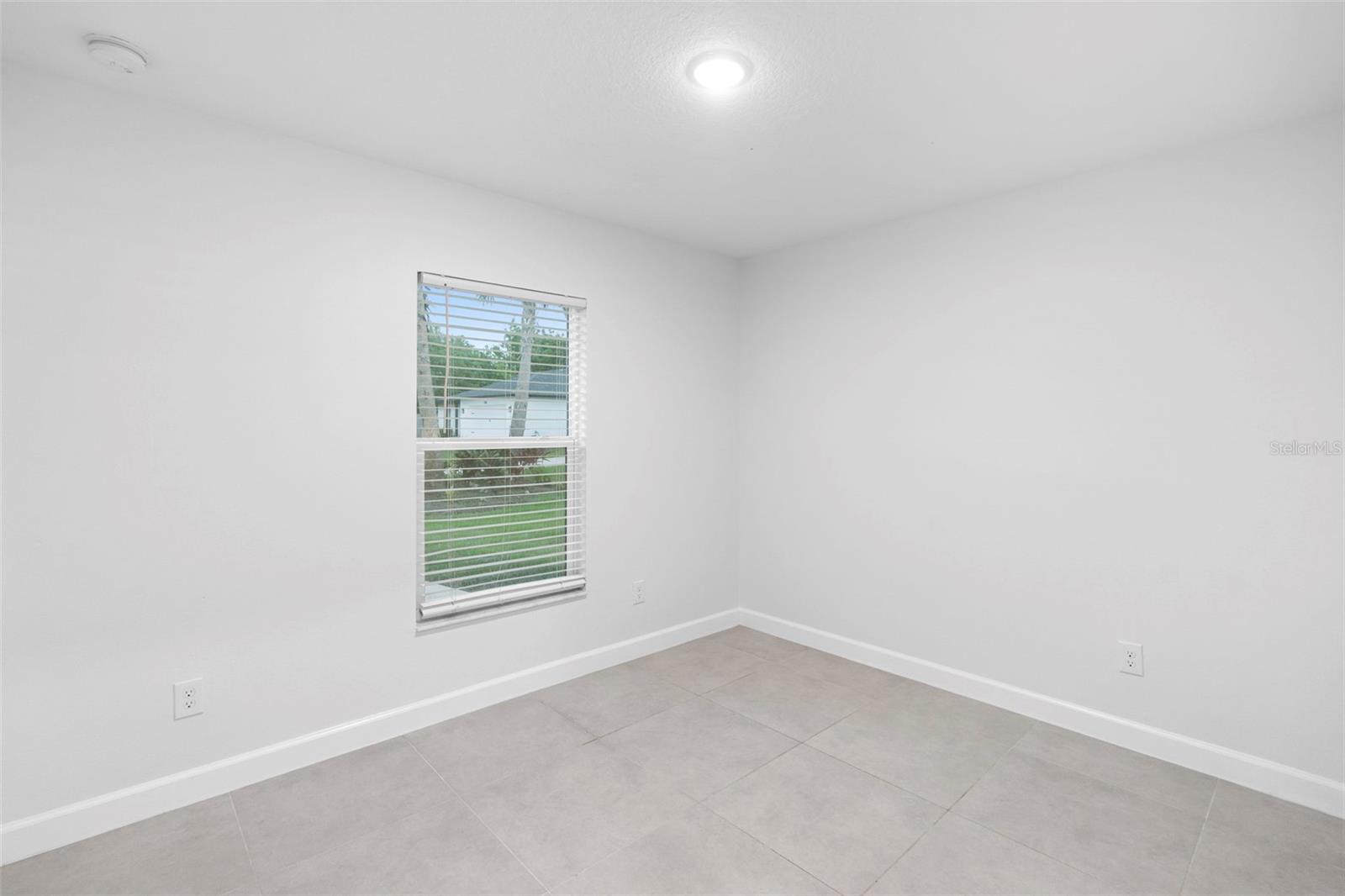 Image 13 of 36 For 845 Kenilworth Court