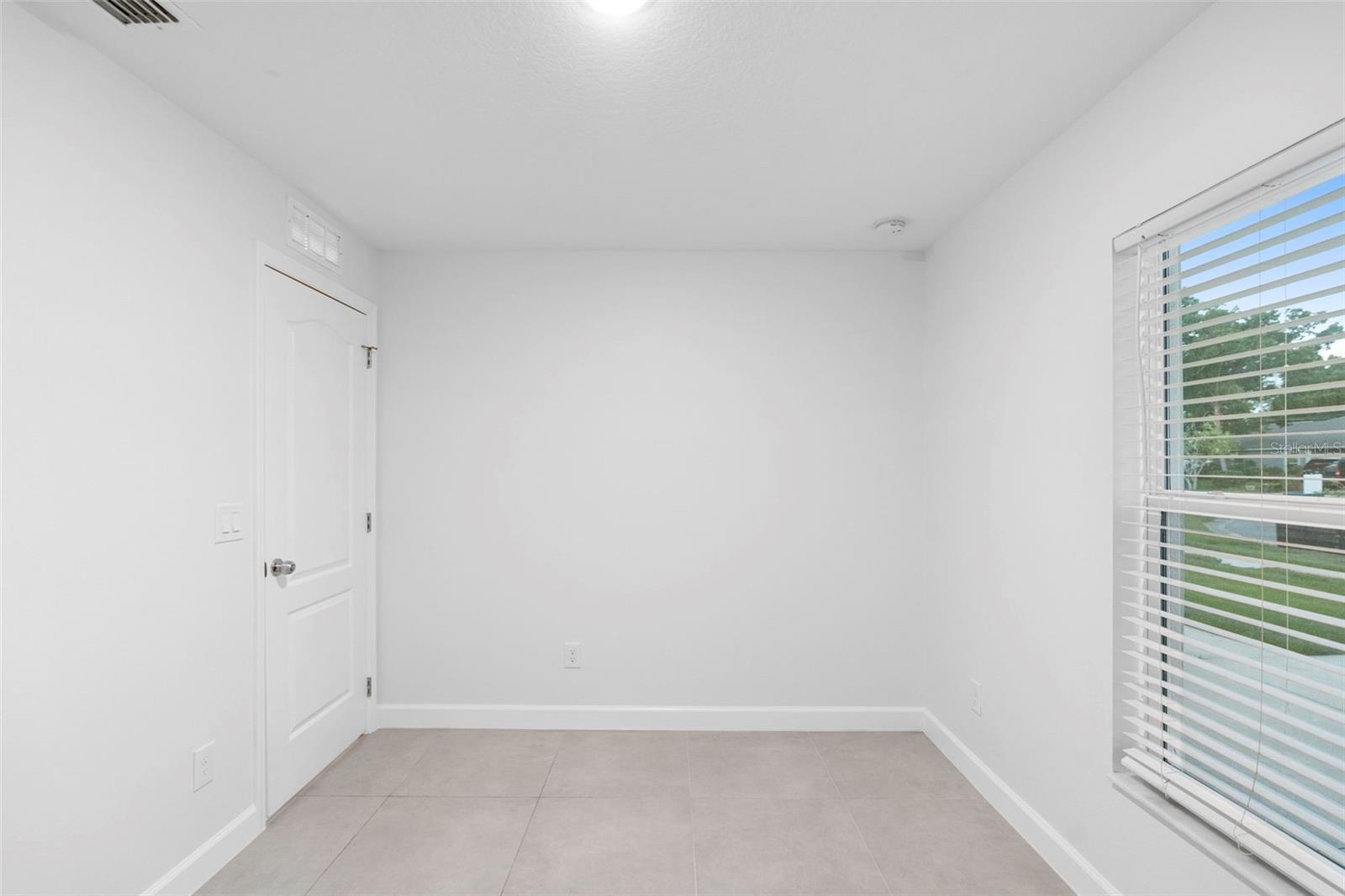 Image 16 of 36 For 845 Kenilworth Court