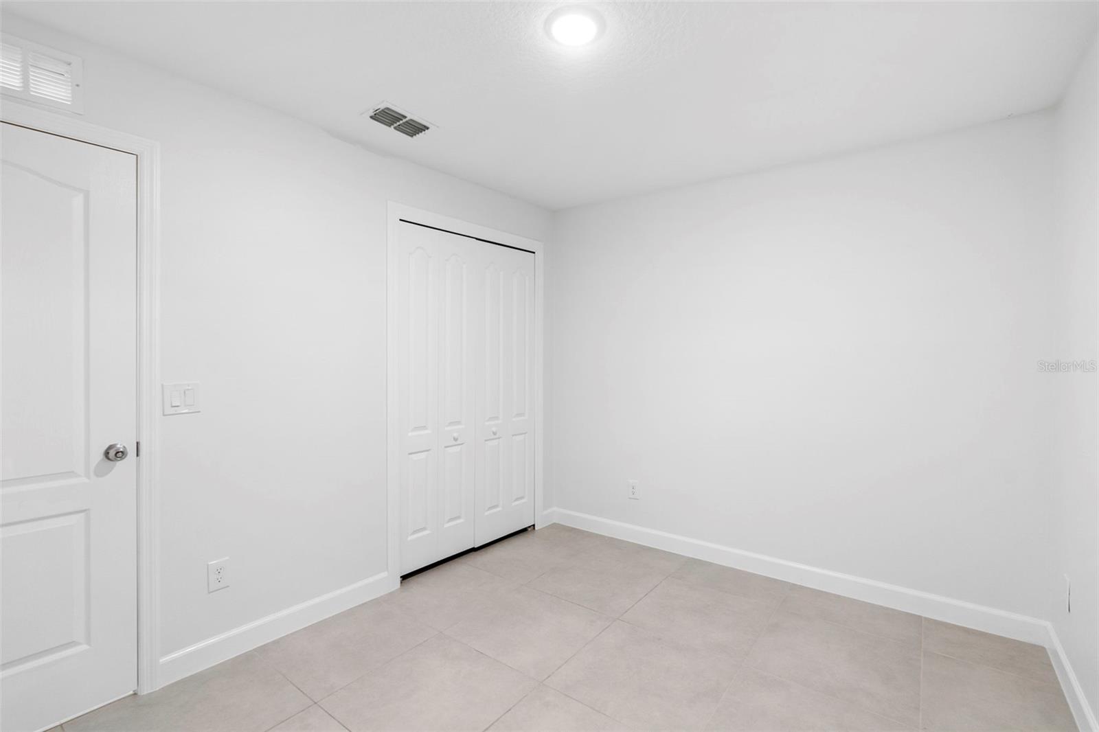 Image 17 of 36 For 845 Kenilworth Court