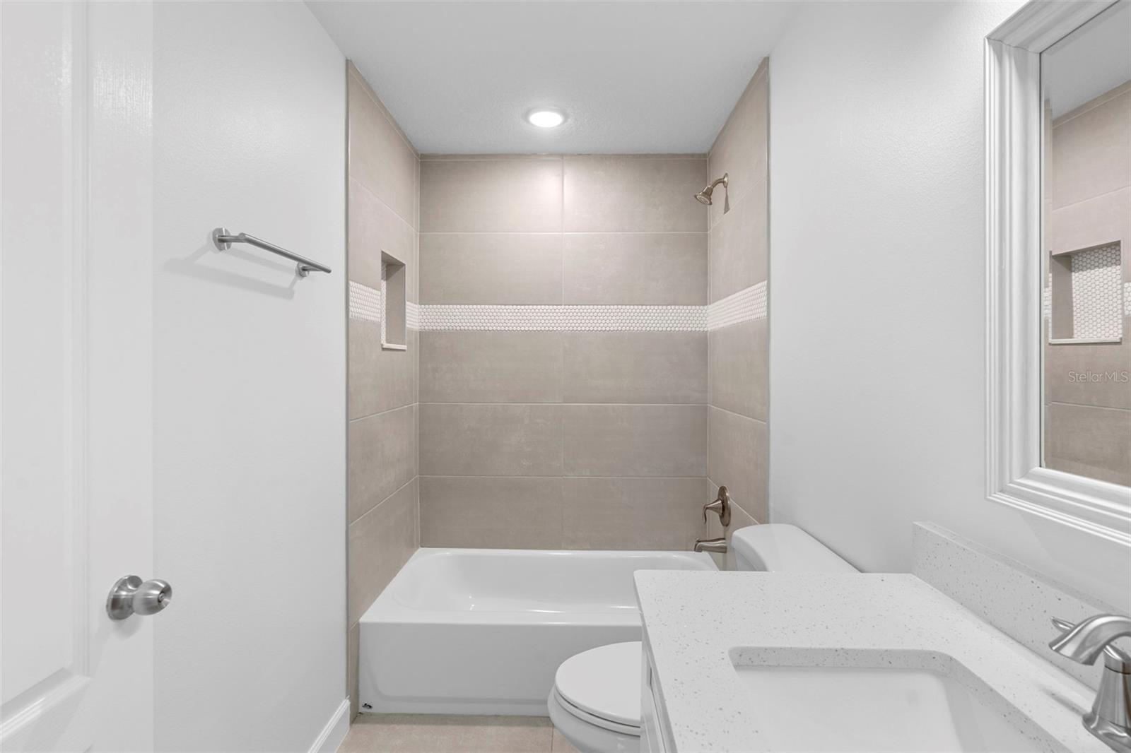 Image 18 of 36 For 845 Kenilworth Court