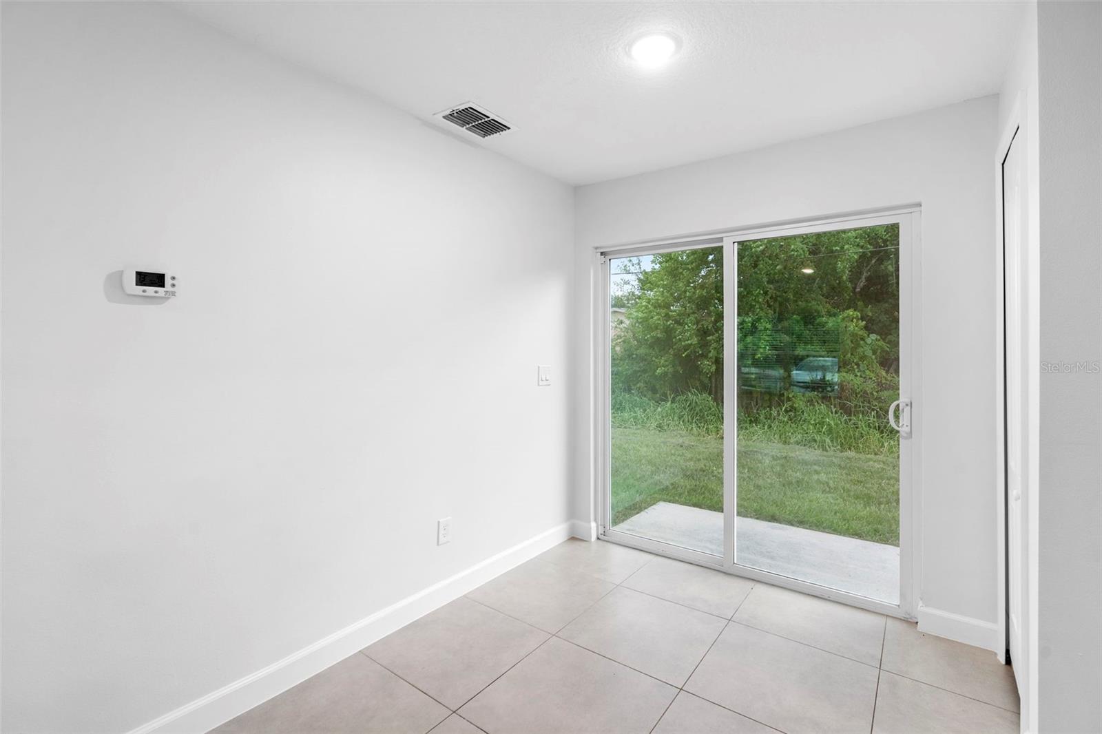 Image 19 of 36 For 845 Kenilworth Court