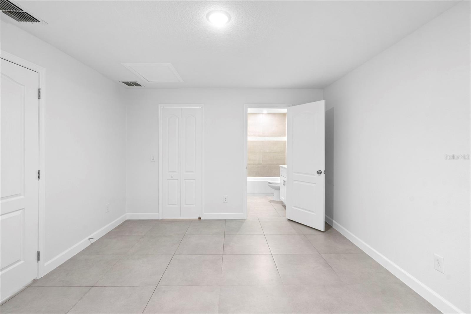 Image 21 of 36 For 845 Kenilworth Court