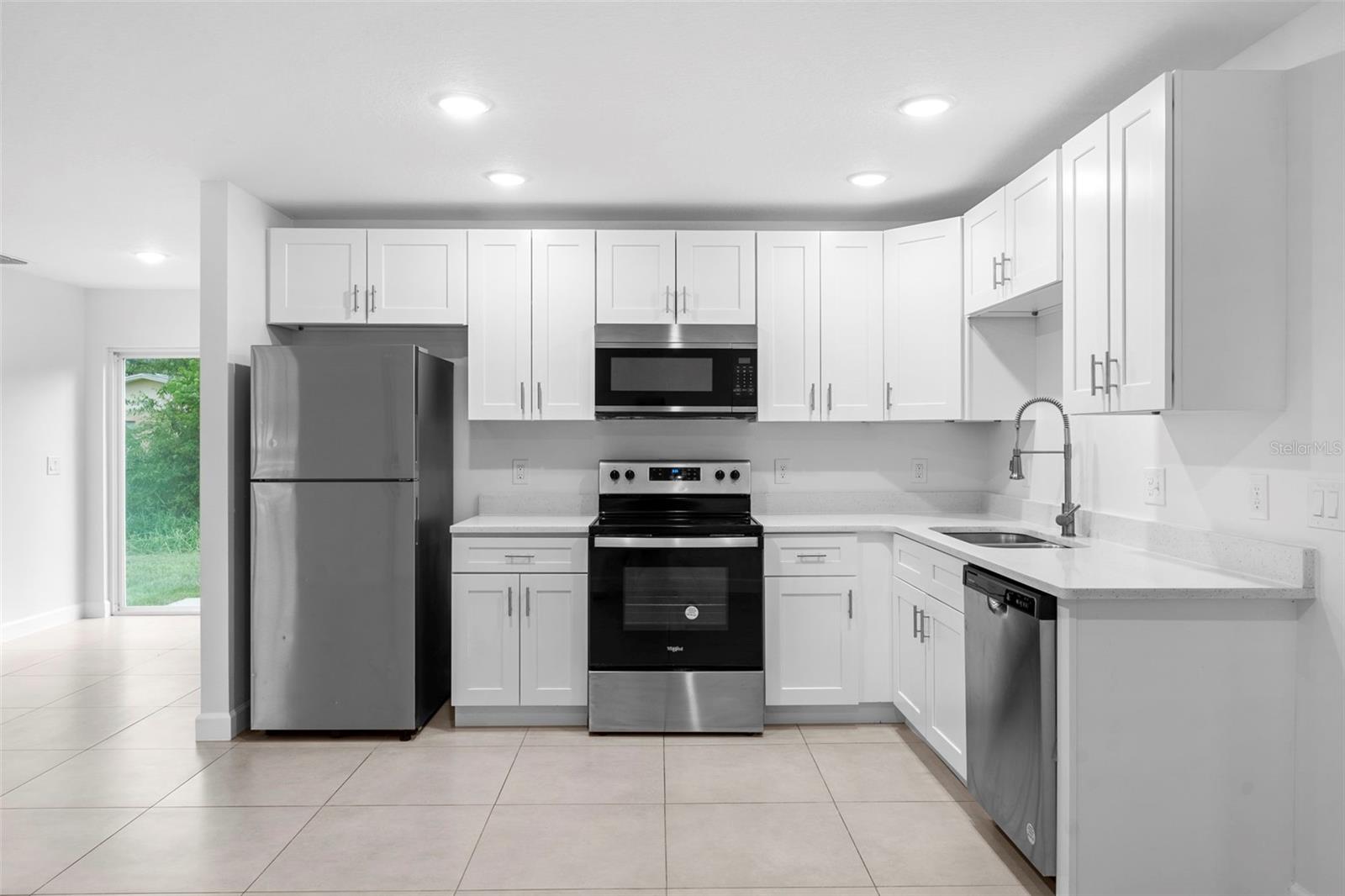 Image 27 of 36 For 845 Kenilworth Court