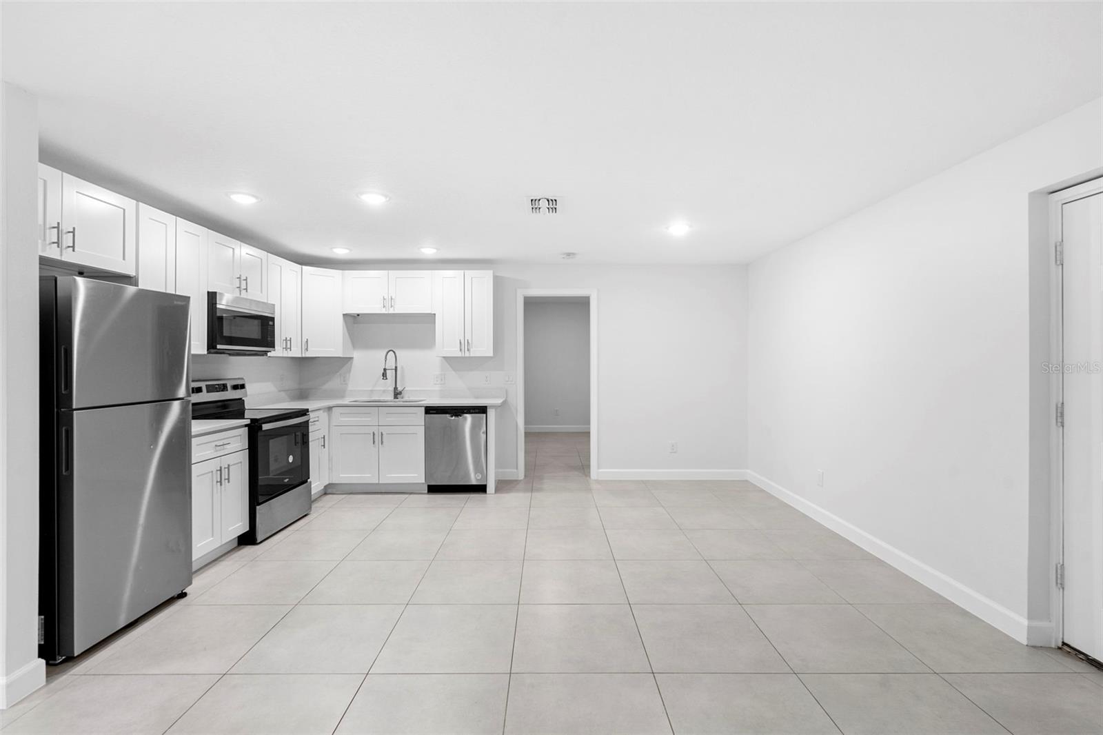 Image 4 of 36 For 845 Kenilworth Court
