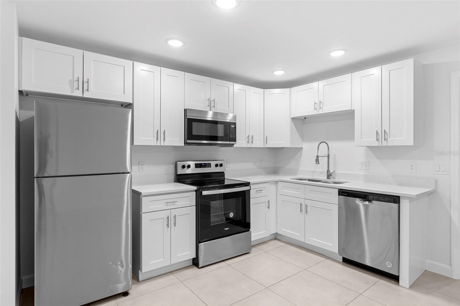 Image 9 of 36 For 845 Kenilworth Court