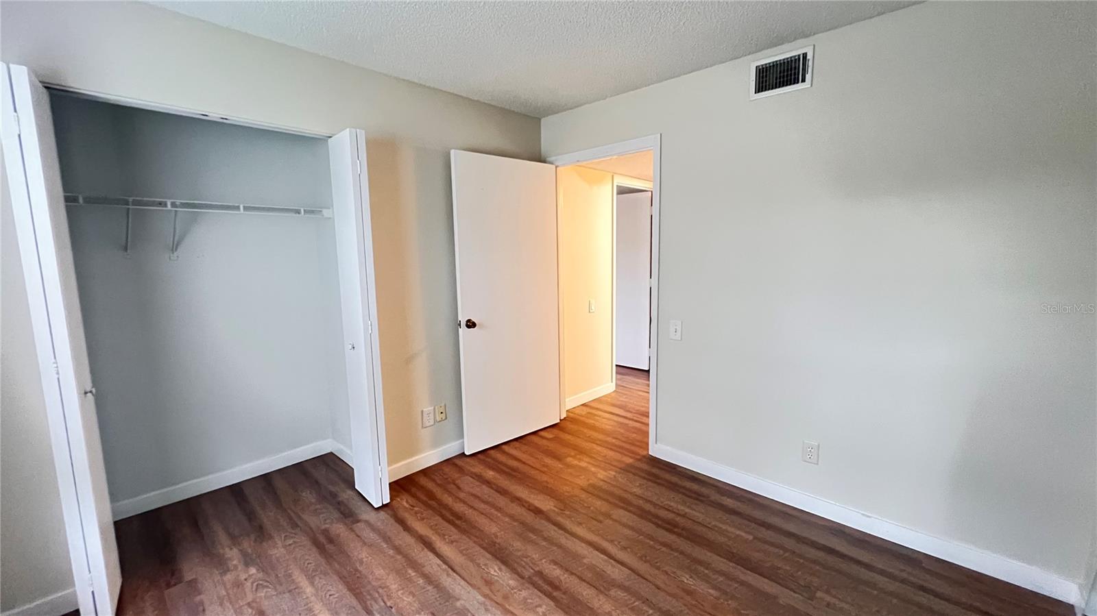 Listing photo id 11 for 3900 Southpointe Drive 104