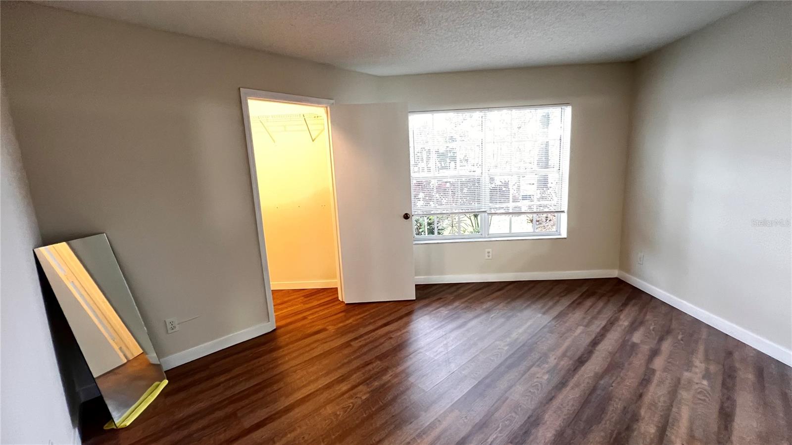 Listing photo id 12 for 3900 Southpointe Drive 104