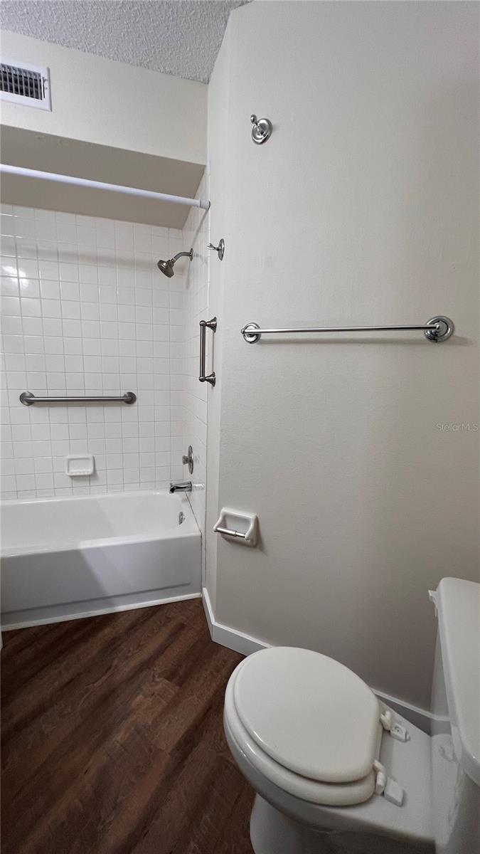Listing photo id 15 for 3900 Southpointe Drive 104