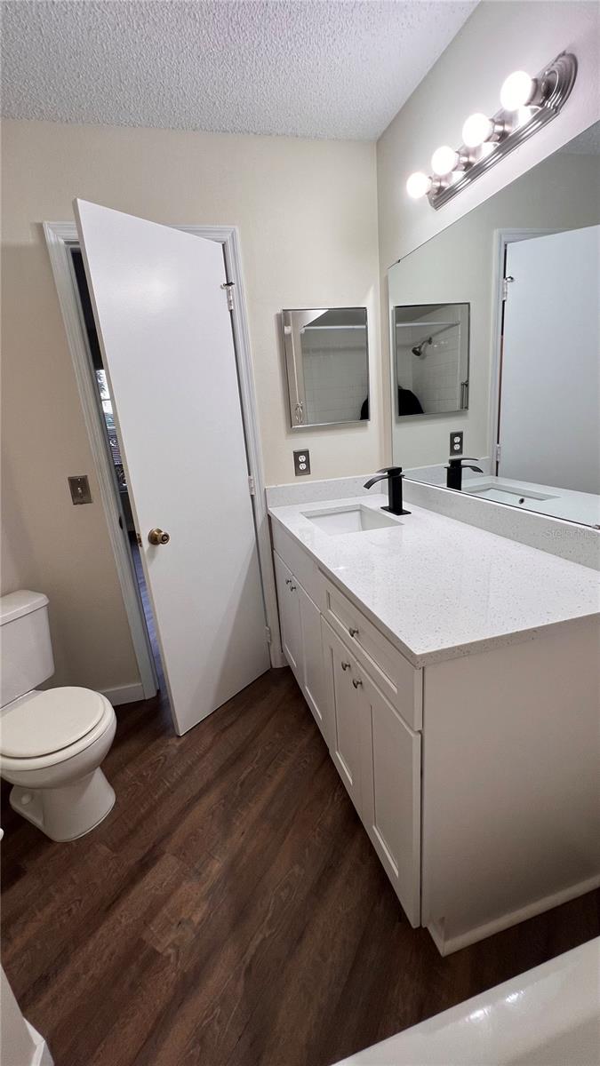 Listing photo id 16 for 3900 Southpointe Drive 104