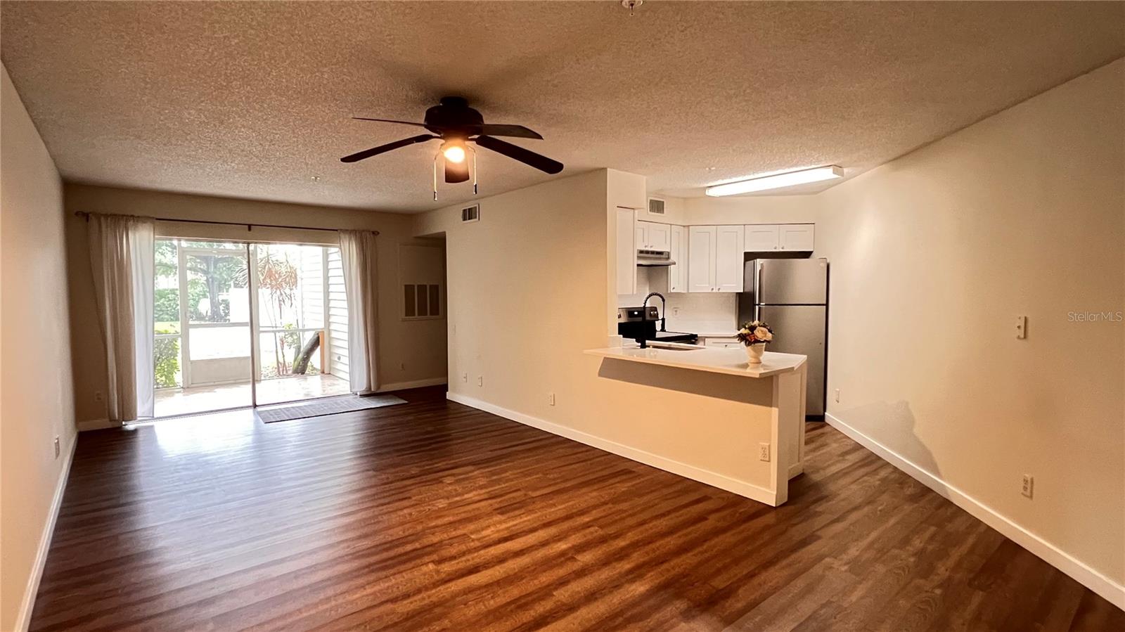 Listing photo id 0 for 3900 Southpointe Drive 104