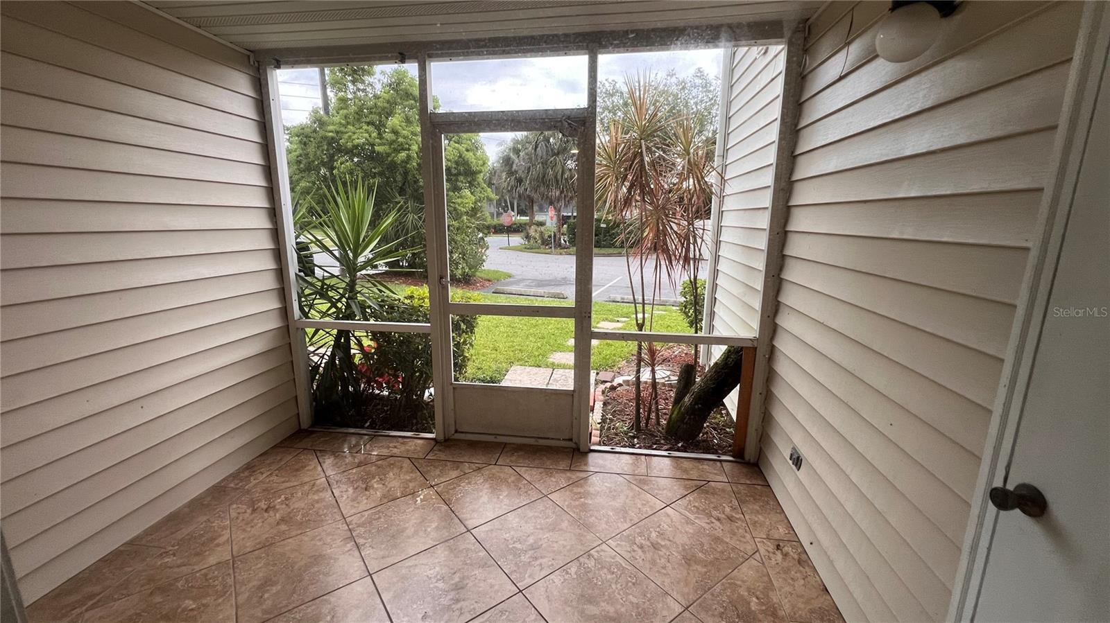Listing photo id 19 for 3900 Southpointe Drive 104